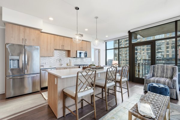 1212 Demonbreun St #1402 Nashville, TN 37203