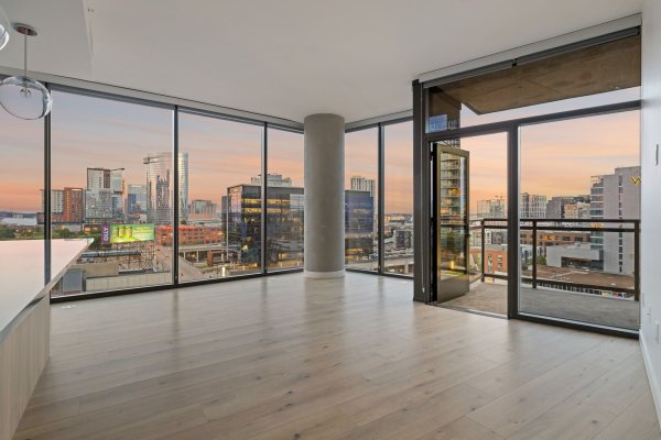 1212 Demonbreun St #815 Nashville, TN 37203