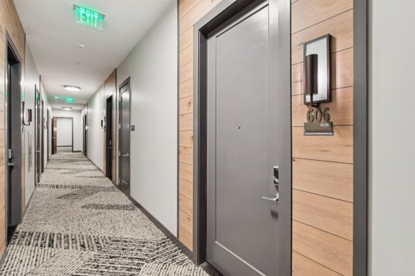 1212 Demonbreun St #606 Nashville, TN 37203