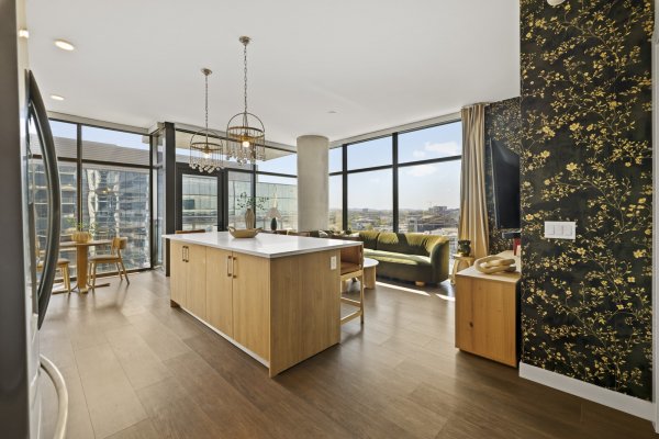 1212 Demonbreun St #1802 Nashville, TN 37203